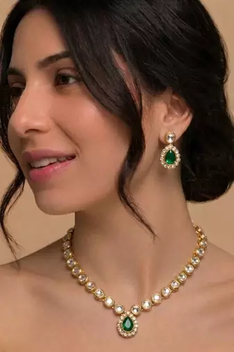 Emerald drop kundan solitaire necklace set