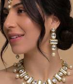 Gold oval kundan statement necklace set