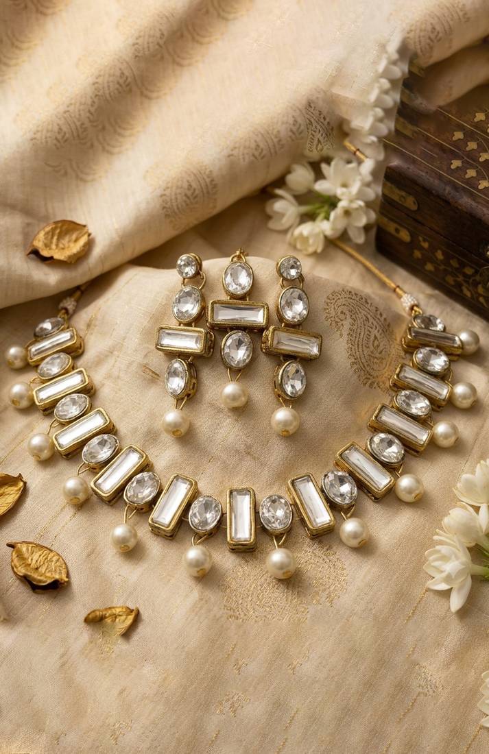 Gold oval kundan statement necklace set