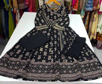 Black cotton floral printed ethnic kurta set with dupatta 3
