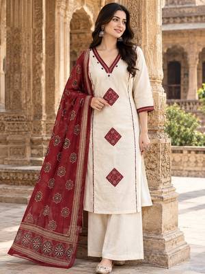 Off-white cotton printed patch work ethnic kurta set with dupatta 1