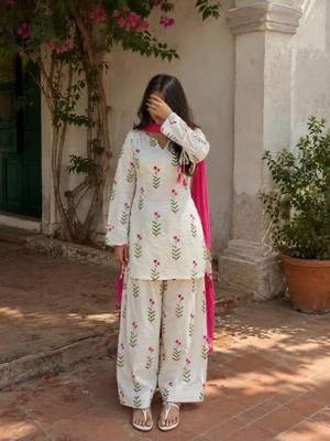 Off-white cotton floral printed ethnic kurta set with dupatta 1