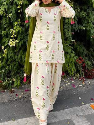 Off-white cotton floral printed ethnic kurta set with dupatta 1