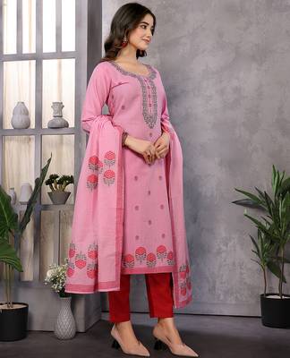 Pink color smart and stylish cotton fabric elegant kurta set 5