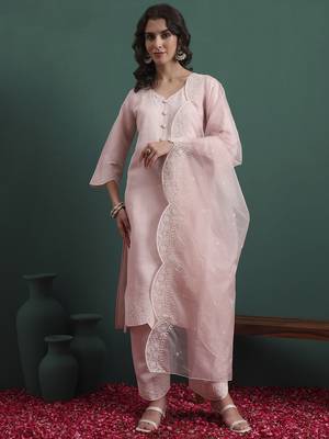 Pink color smart and stylish silk blend fabric elegant kurta set 1