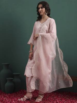 Pink color smart and stylish silk blend fabric elegant kurta set 4