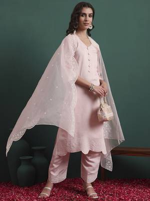 Pink color smart and stylish silk blend fabric elegant kurta set 5