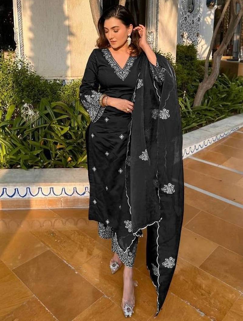 Black color smart and stylish viscose chanderi fabric elegant kurta set