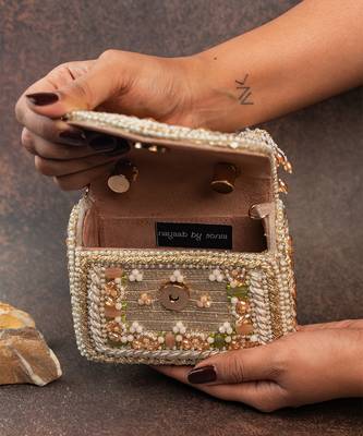 Gold velvet embroidered hand bag 2