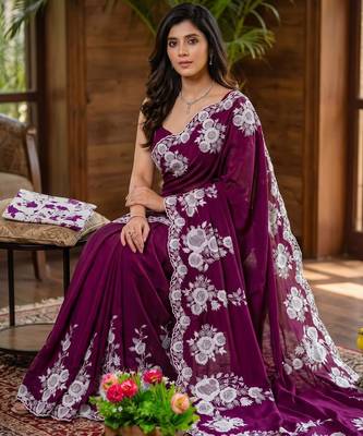 Magenta silk blend thread work embroidered saree 3