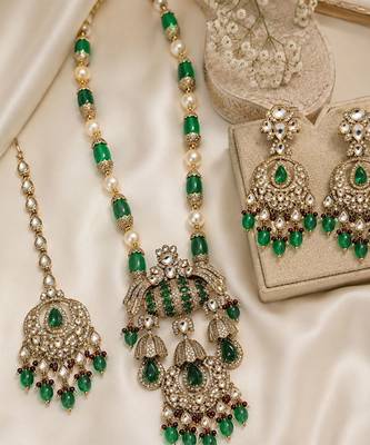Emerald green semi precious stone kundan long necklace set with maang tikka 2
