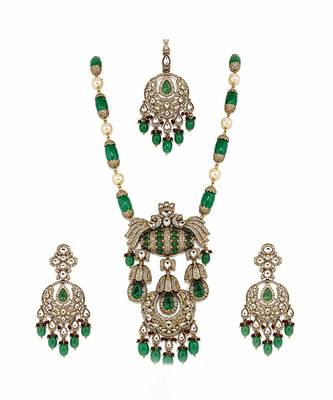 Emerald green semi precious stone kundan long necklace set with maang tikka 3