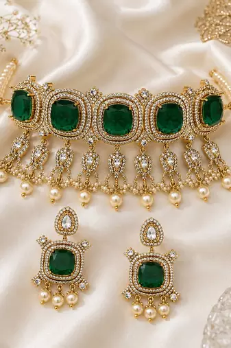 Emerald green moissanite pearl choker set