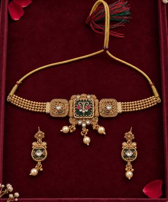 antique gold-tone necklace set with green enamel pendant 2