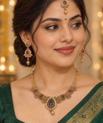 gold heritage necklace with floral pendant 1