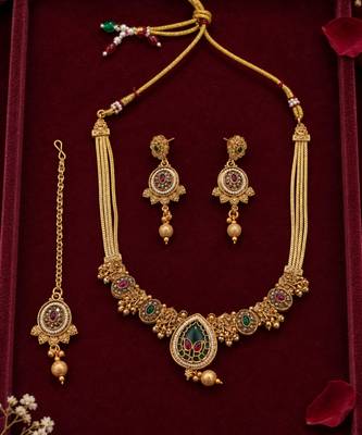 gold heritage necklace with floral pendant 2