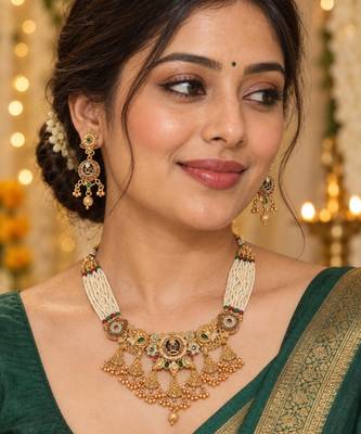 gold-tone heritage necklace set 1