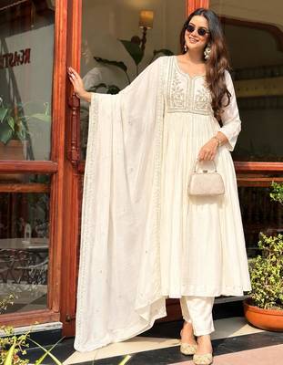 White chanderi embroidered kurta set 1