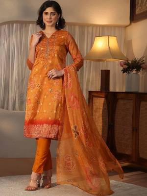 Women floral printed regular kurta with trousers & with dupatta 1
