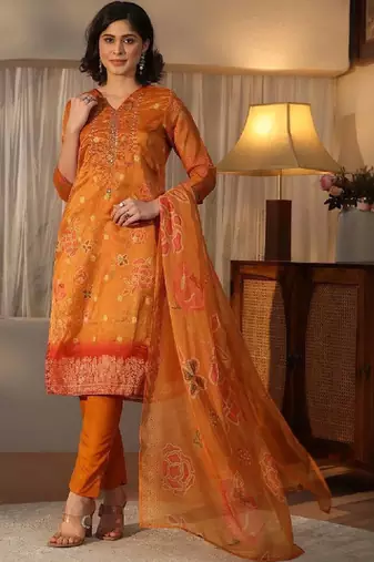 Women floral printed regular kurta with trousers & with dupatta