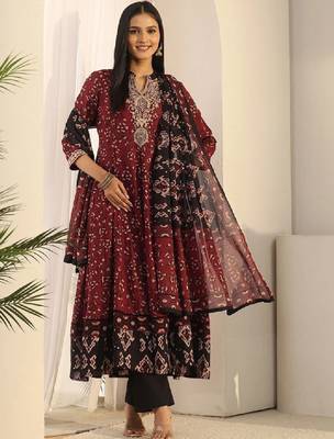 Women ethnic motifs printed regular thread work kurta with trousers & with dupatta 1