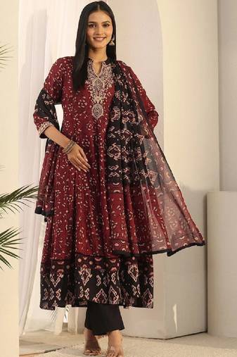Women ethnic motifs printed regular thread work kurta with trousers & with dupatta