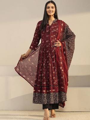 Women ethnic motifs printed regular kurta with trousers & with dupatta 1
