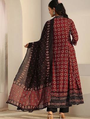 Women ethnic motifs printed regular kurta with trousers & with dupatta 2