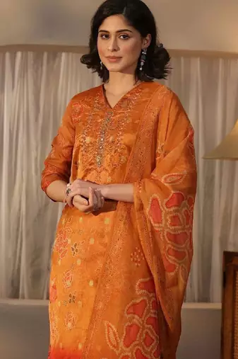 Women floral printed regular kurta with trousers & with dupatta