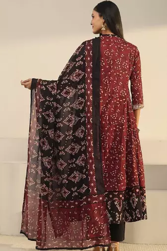 Women ethnic motifs printed regular thread work kurta with trousers & with dupatta