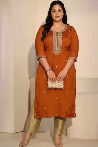 Women embroidered thread work kurta