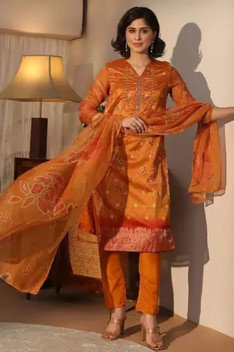 Women floral printed regular kurta with trousers & with dupatta