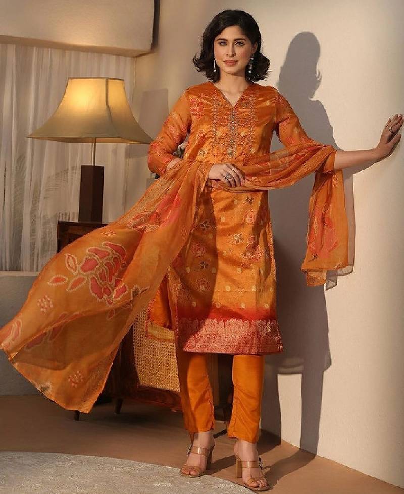 Women floral printed regular kurta with trousers & with dupatta