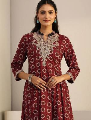 Women ethnic motifs printed regular kurta with trousers & with dupatta 4