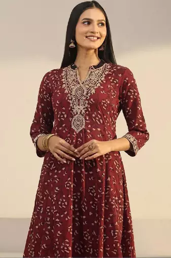 Women ethnic motifs printed regular thread work kurta with trousers & with dupatta