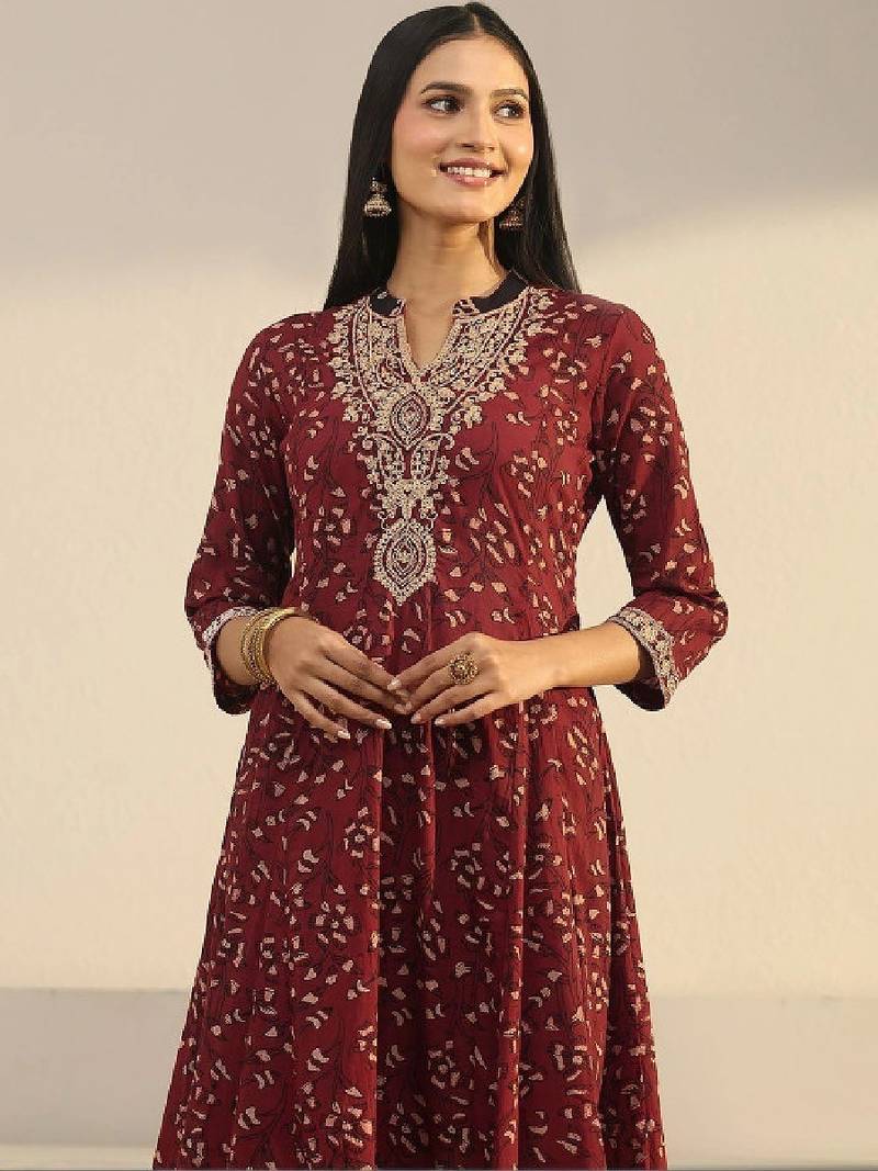 Women ethnic motifs printed regular thread work kurta with trousers & with dupatta