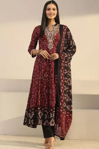 Women ethnic motifs printed regular thread work kurta with trousers & with dupatta