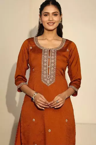 Women embroidered thread work kurta
