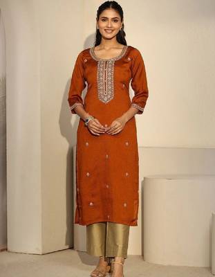 Women embroidered thread work kurta 3