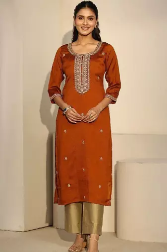 Women embroidered thread work kurta