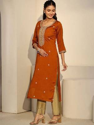 Women embroidered thread work kurta 4