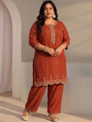 Women ethnic motifs embroidered regular chanderi silk kurta with trousers & with dupatta 4