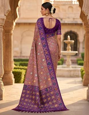 traditional beige zari weaving border tassel pallu silk blend saree 3