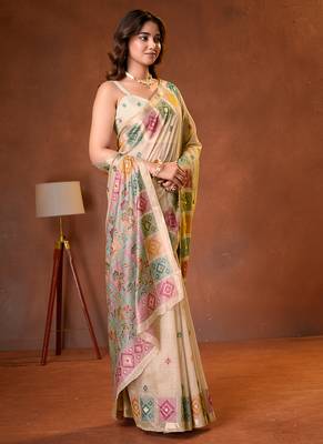 Womens elegant cream  cotton silk saree with golden zari border, pallu with blouse 4