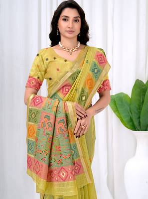 Womens elegant lemon green  cotton silk saree with golden zari border, pallu with blouse 5