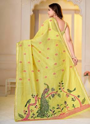 Womens elegant lemon green  cotton silk saree with golden zari border, pallu with blouse 2