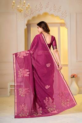 Womens elegant rani  cotton silk saree with golden zari border, pallu with blouse 2