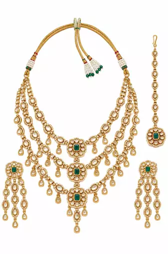 Gold plated emerald green kundan layered necklace set with maang tikka