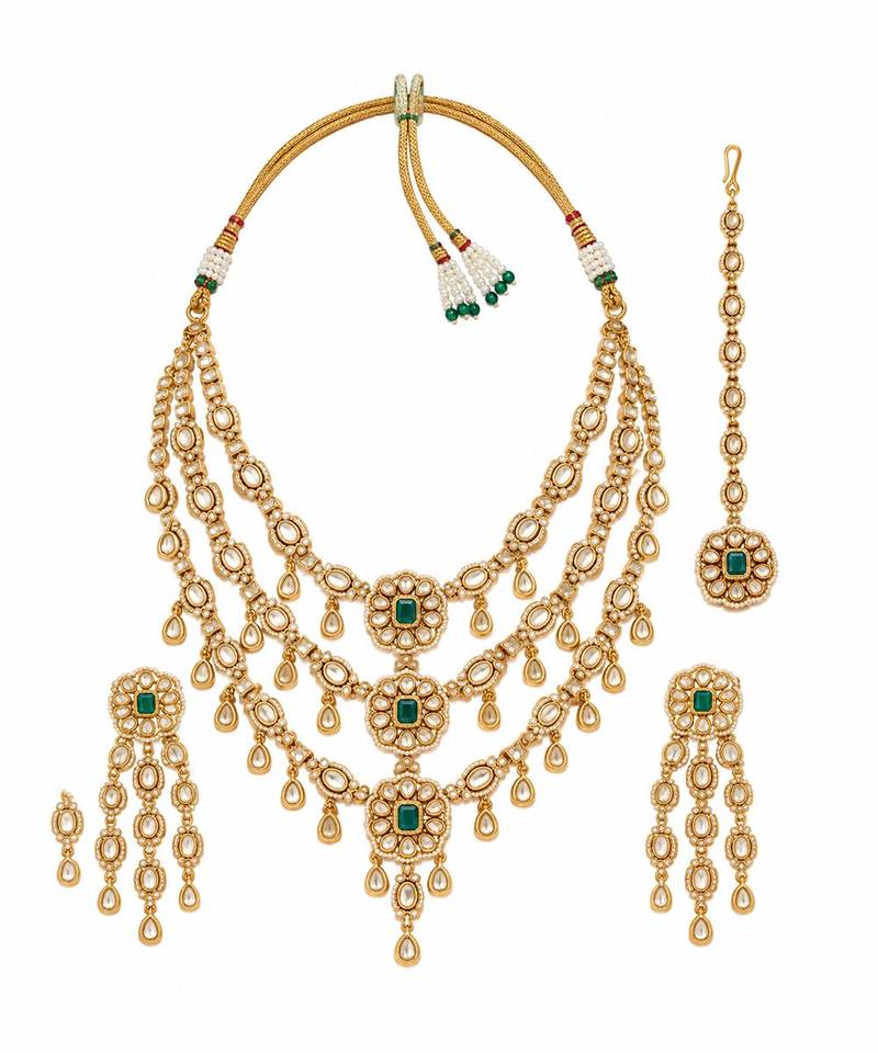 Gold plated emerald green kundan layered necklace set with maang tikka