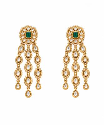 Gold plated emerald green kundan layered necklace set with maang tikka 4